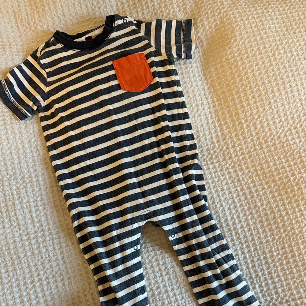 Tea Collection Romper 12-18 mo - Picture 2 of 4
